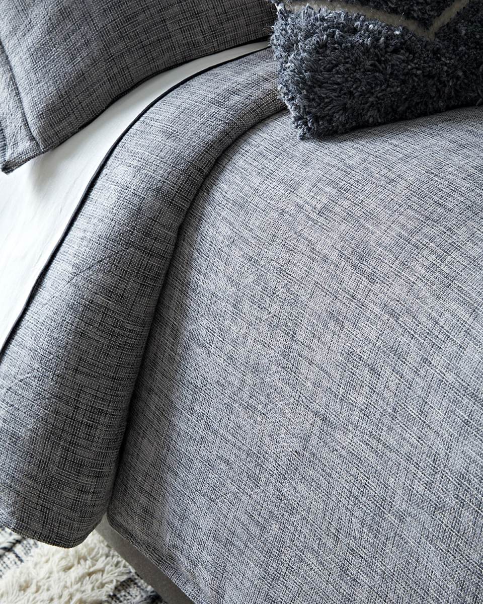 Drew Duvet,
